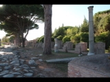 00702 ostia - regio ii - decumanus maximus - portico di nettuno (ii,iv,1) - ri westen - 2014.jpg